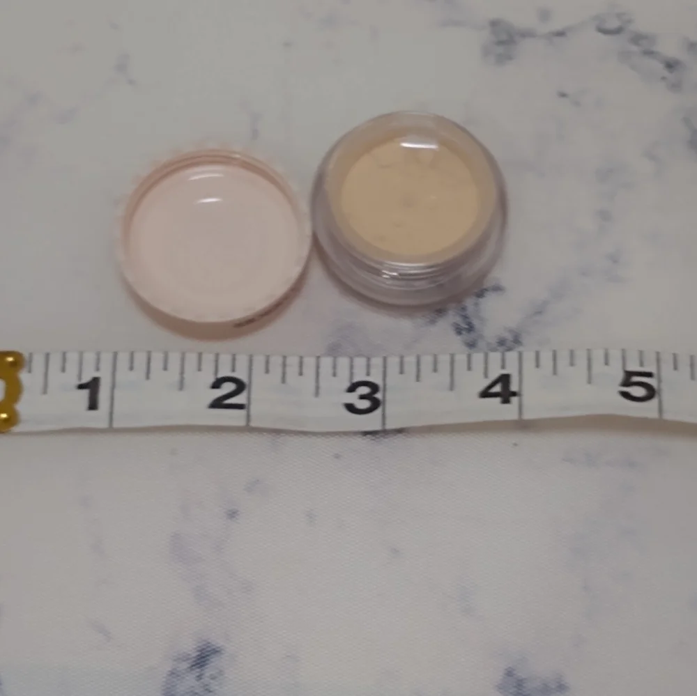 Laura Mercier Translucent Loose Setting Powder Mini Travel Size .05 Oz